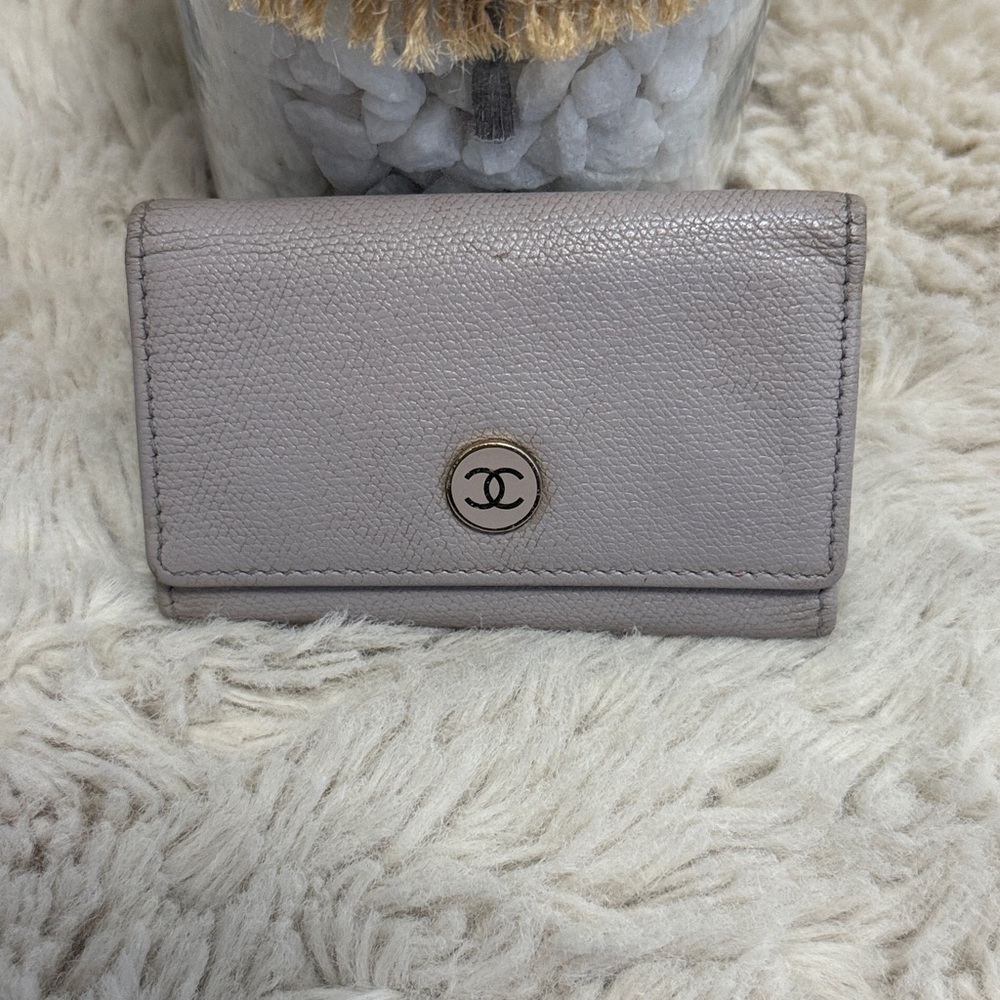 ✨Chanel 6 Key Holder Wallet Taupe Leather Gold Hardware✨ - Picture 2 of 12